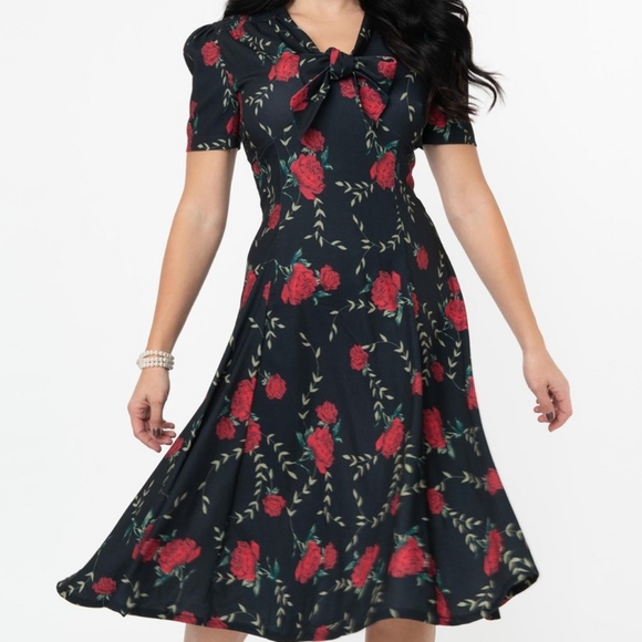 Plus Size 1950s Style Black & Red Rose Amara Swing Dress - Picture 4 of 4